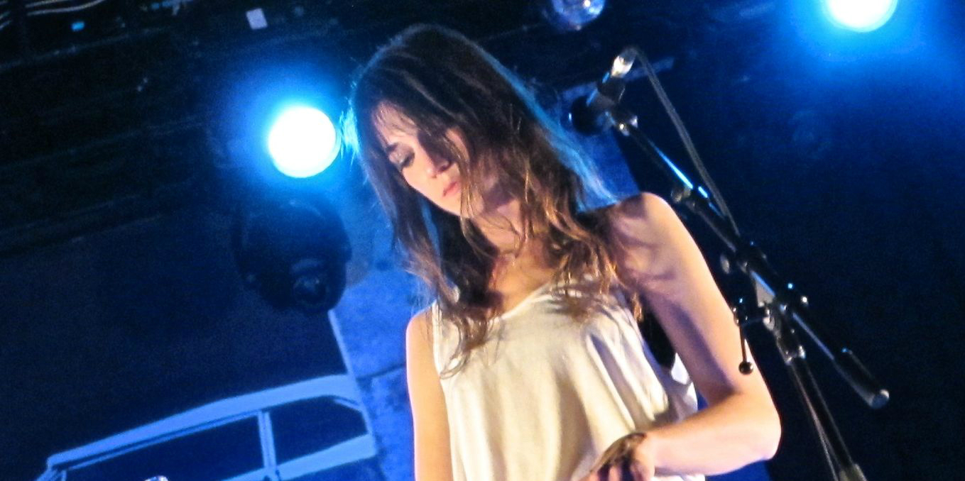 ダフト パンクがプロデュースした フレンチ アイコン シャルロット ゲンズブールの新曲を聴いてみよう Block Fm