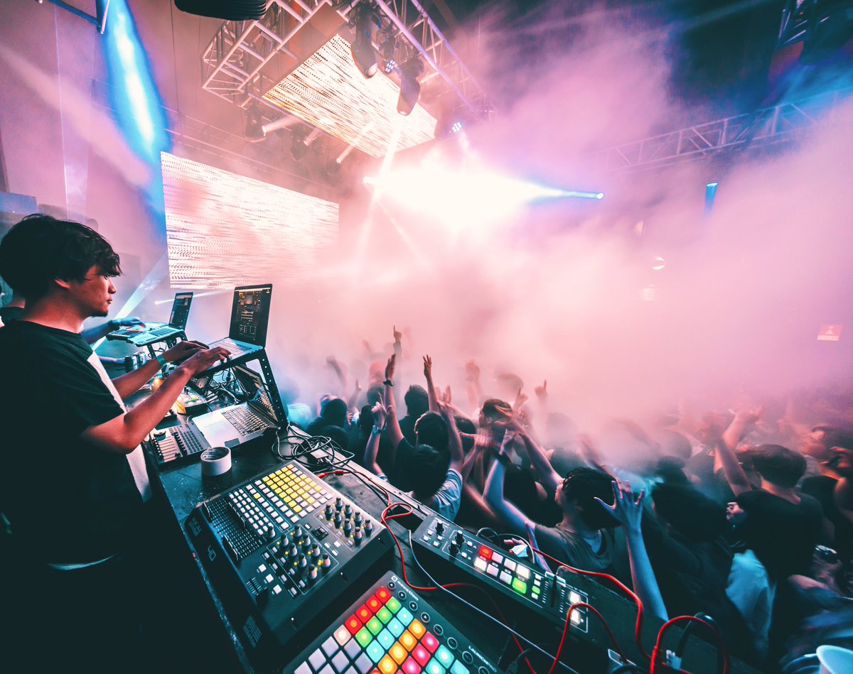 Vjってこんな激しく動くの知ってた ライブ中の手元をみてその大変さを知る Block Fm