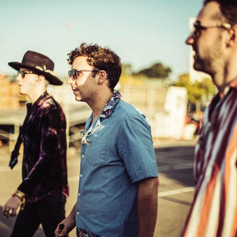 のりやすいポップダンス曲が特徴的なtwo Door Cinema Club トゥー ドア シネマ クラブ Block Fm