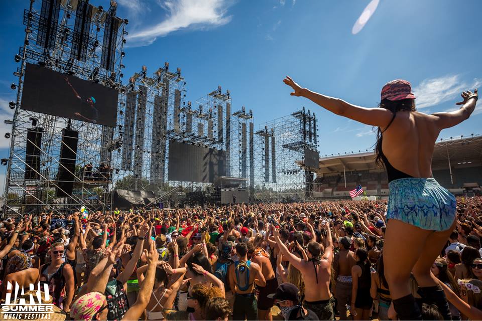 大規模なフェスティバル Hard Summer Music Festival ハード サマー フェスティバル って Block Fm