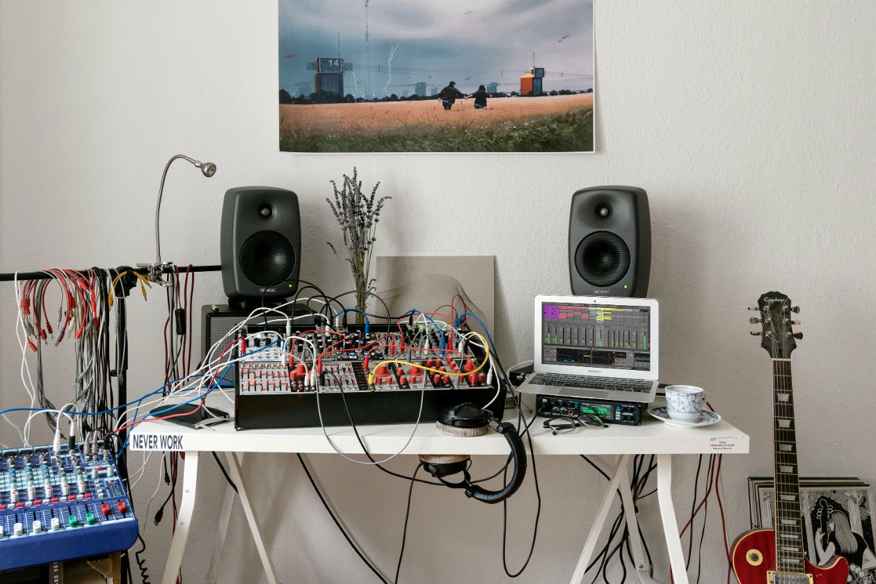Oneohtrix Point Neverがアルバム制作に使った機材を販売